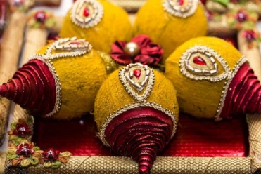 Beautifully decorated plate with coconuts, highlighting elegant coconut decor for a wedding event.